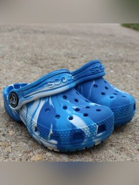 Crocs Little Kids Blue/White Classic Marbled Clogs Sz C(5)